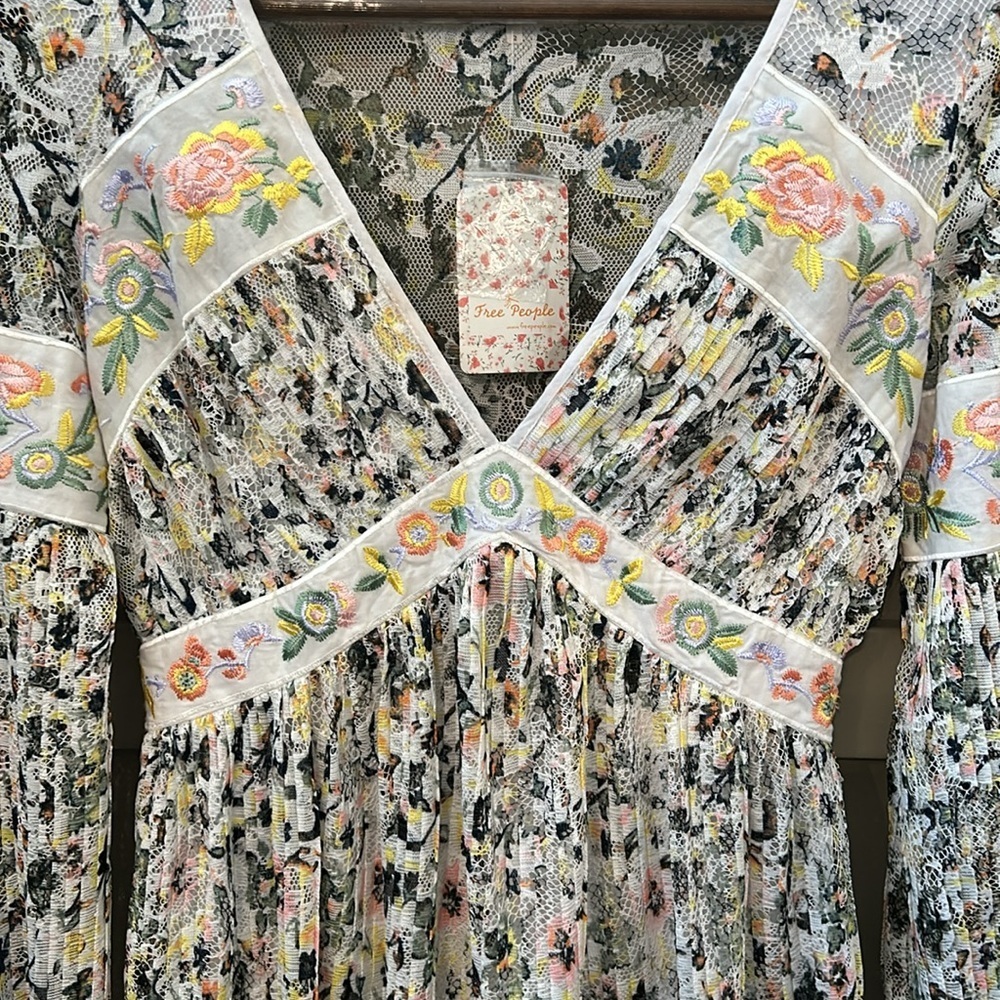 Free People Cherry Blossom Dress Embroidered Lace Long Sleeve Pleated Size 2 - Picture 7 of 13